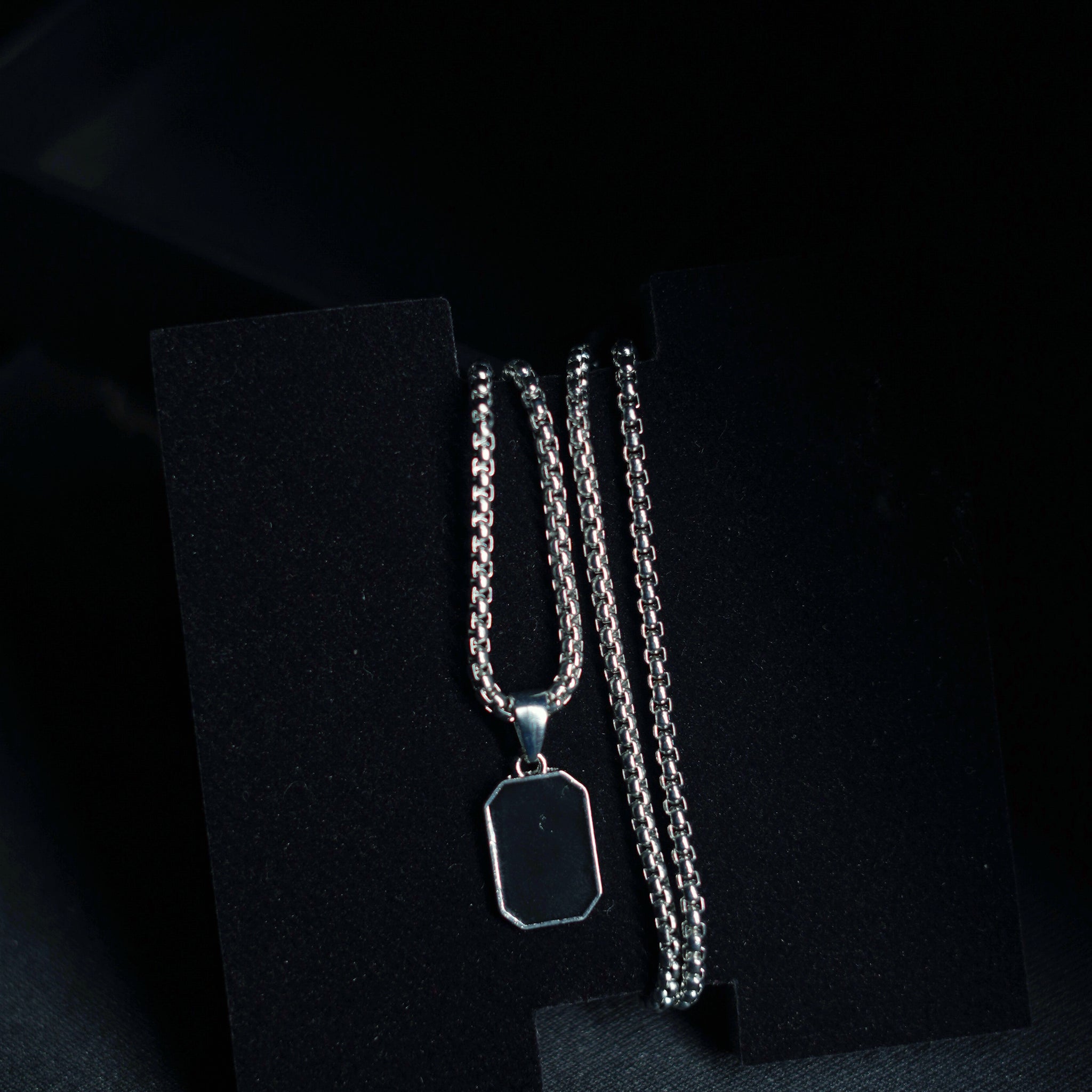 Senflora Black Stone Silver Chain